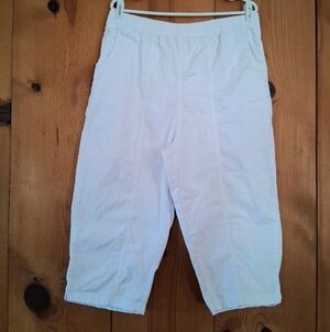 White Denim Pull On Capri Pants